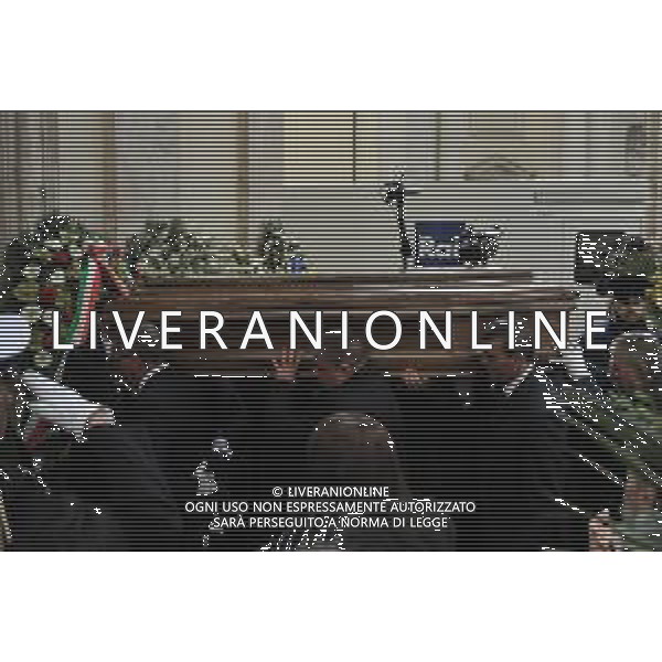 Funerali Maurizio Costanzo - Chiesa degli Artisti - Roma 27-02-2023 nella foto Feretro entra in chiesa FOTO FEDERICO GAETANO-AG ALDO LIVERANI SAS