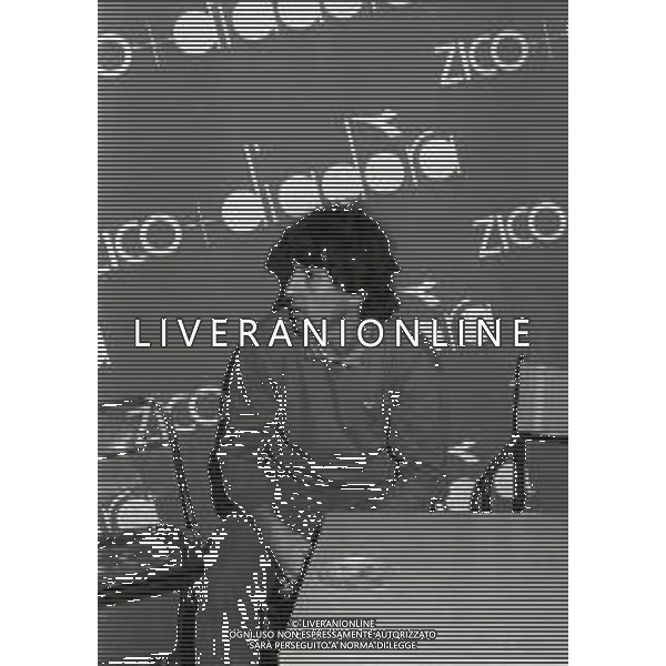 RETROSPETTIVA ZICO PSEUDONIMO DI ARTHUR ANTUNES COIMBRA CALCIATORE NELLA FOTO ZICO CON A MILANO NELL\'ANNO 1983  AG ALDO LIVERANI SAS 