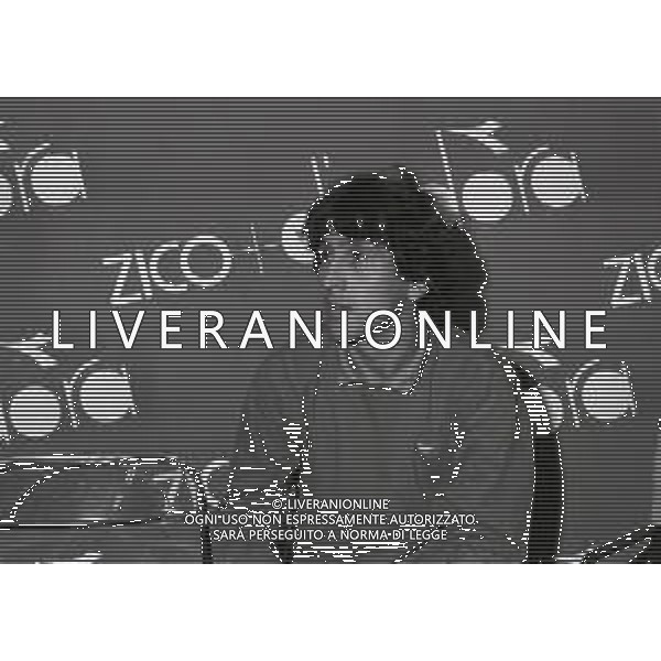 RETROSPETTIVA ZICO PSEUDONIMO DI ARTHUR ANTUNES COIMBRA CALCIATORE NELLA FOTO ZICO CON A MILANO NELL\'ANNO 1983  AG ALDO LIVERANI SAS 