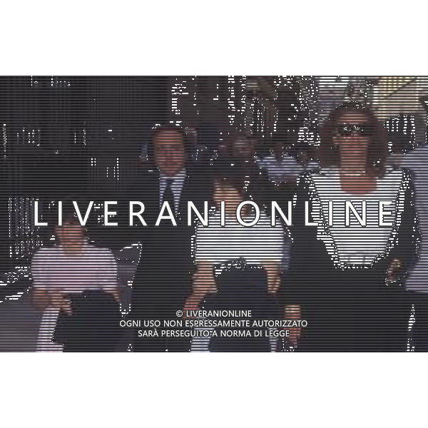 1983 MILANO FUNERALI DI ANDREA RIZZOLI-EDITORE PRODUTTORE CINEMATOGRAFICO E DIRIGENTE SPORTIVO NELLA FOTO I FUNERALI DI ANDREA RIZZOLI A MILANO NELL\'ANNO 1983 LA FIGLIA LJUBA RIZZOLI E ALBERTO RIZZOLI AG ALDO LIVERANI SAS