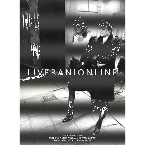 1983 MILANO FUNERALI DI ANDREA RIZZOLI-EDITORE PRODUTTORE CINEMATOGRAFICO E DIRIGENTE SPORTIVO NELLA FOTO I FUNERALI DI ANDREA RIZZOLI A MILANO NELL\'ANNO 1983 LA FIGLIA LJUBA RIZZOLI AG ALDO LIVERANI SAS