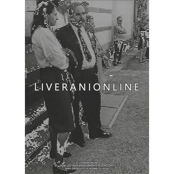 1987 MILANO CIMITERO MONUMENTALE FUNERALI DI ISABELLA RIZZOLI NELLA FOTO I FUNERALI DI ISABELLA RIZZOLI-ANGELO RIZZOLI AG ALDO LIVERANI SAS