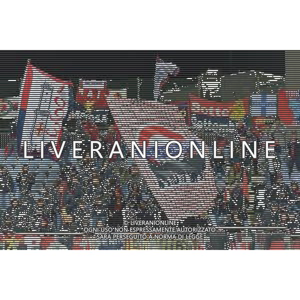 1-3-2023. Cagliari Calcio-Genoa C.F.C. 26° giornata serie BKT 2022/2023, stadio Unipol Domus Cagliari. Foto Salvatore Moi/Aldo Liverani s.a.s. Nella foto: Tifosi del Genoa C.F.C. in trasferta, nel settore ospiti dello stadio Unipol Domus di Cagliari. ©MOI / AGENZIA ALDO LIVERANI SAS