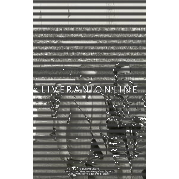 RETROSPETTIVA LAMBERTO MAZZA PRESIDENTE UDINESE CALCIO NELLA FOTO LAMBERTO MAZZA A VERONA PRIMA DELLA PARTITA VERONA-UDINESE PER UNA PREMIAZIONE NELL\'ANNO 1983 AG ALDO LIVERANI SAS