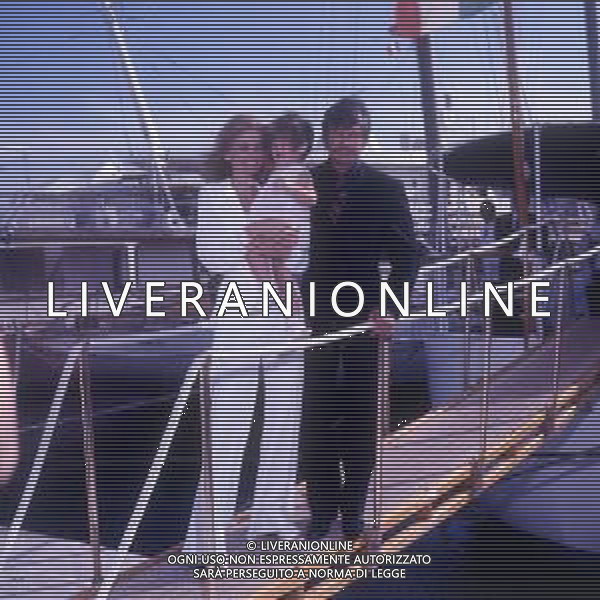 RETROSPETTIVA CHARLES BRONSON ATTORE NELLA FOTO CHARLES BRONSON CON JILL IRELAND A CANNES NELL\'ANNO 1973 AG ALDO LIVERANI SAS