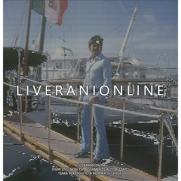 RETROSPETTIVA CHARLES BRONSON ATTORE NELLA FOTO CHARLES BRONSON CON JILL IRELAND A CANNES NELL\'ANNO 1973 AG ALDO LIVERANI SAS