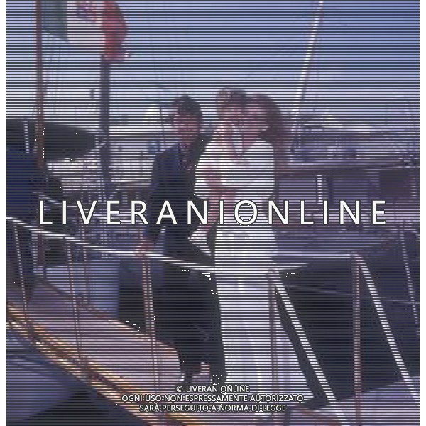 RETROSPETTIVA CHARLES BRONSON ATTORE NELLA FOTO CHARLES BRONSON CON JILL IRELAND A CANNES NELL\'ANNO 1973 AG ALDO LIVERANI SAS