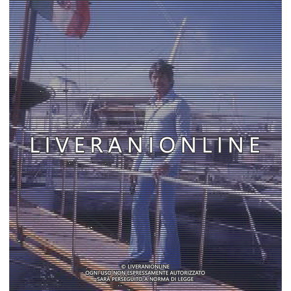 RETROSPETTIVA CHARLES BRONSON ATTORE NELLA FOTO CHARLES BRONSON CON JILL IRELAND A CANNES NELL\'ANNO 1973 AG ALDO LIVERANI SAS