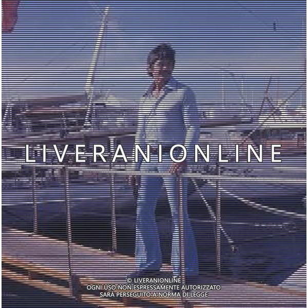 RETROSPETTIVA CHARLES BRONSON ATTORE NELLA FOTO CHARLES BRONSON CON JILL IRELAND A CANNES NELL\'ANNO 1973 AG ALDO LIVERANI SAS