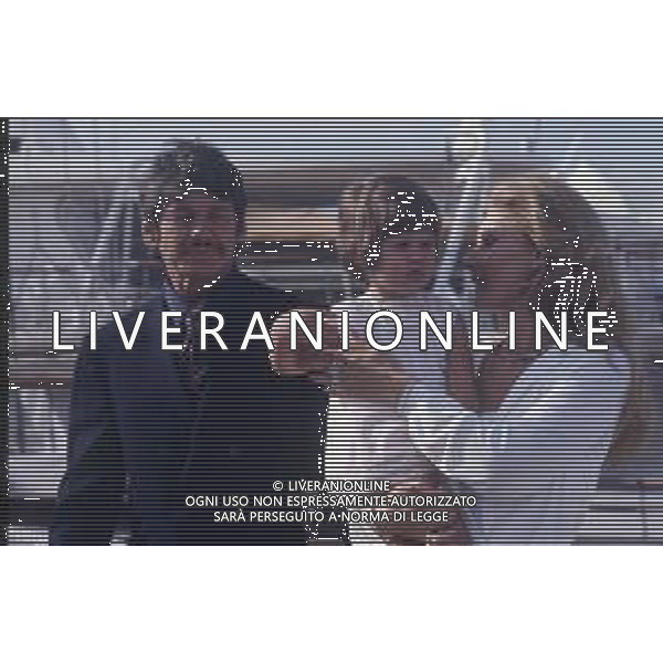 RETROSPETTIVA CHARLES BRONSON ATTORE NELLA FOTO CHARLES BRONSON A CANNES NELL\'ANNO 1973 CON JILL IRELAND E FIGLIA AG ALDO LIVERANI SAS 