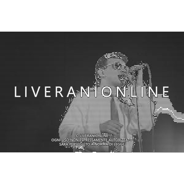 RETROSPETTIVA ENRICO RUGGERI CANTANTE NELLA FOTO IN CONCERTO A MILANO NEL 1984 ©Archivio Giovanni Liverani / AGENZIA ALDO LIVERANI SAS