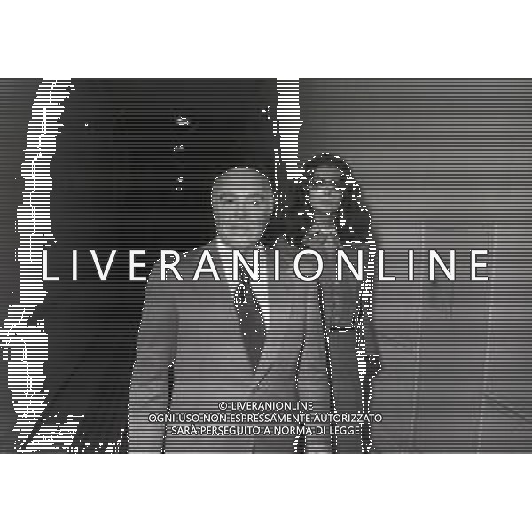 RETROSPETTIVA CARLO PONTI REGISTA NELLA FOTO CARLO PONTI CON SOPHIA LOREN A CANNES NELLL\'ANNO 1977 AG ALDO LIVERANI SAS