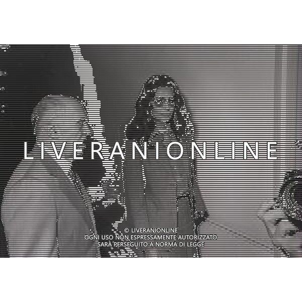 RETROSPETTIVA CARLO PONTI REGISTA NELLA FOTO CARLO PONTI CON SOPHIA LOREN A CANNES NELLL\'ANNO 1977 AG ALDO LIVERANI SAS
