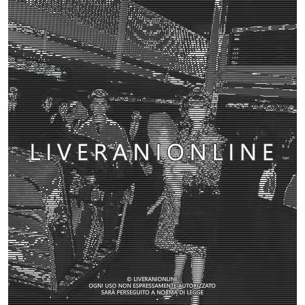 RETROSPETTIVA ABBE LANE ATTRICE NELLA FOTO ABBE LANE AL SUO ARRIVO A MILANO CON IL MARITO XAVIER CUGAR IL GIORNO 28-10-1963 AG ALDO LIVERANI SAS  