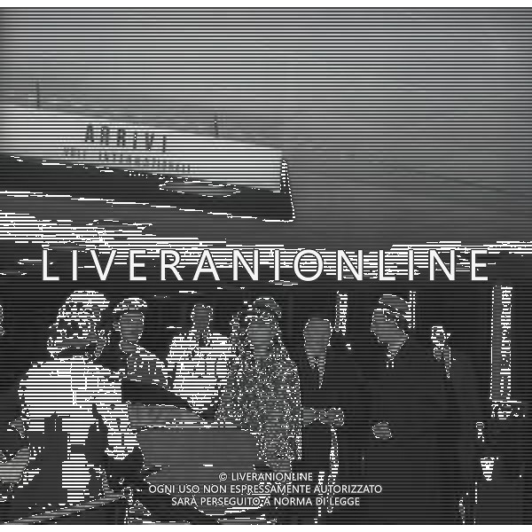 RETROSPETTIVA ABBE LANE ATTRICE NELLA FOTO ABBE LANE AL SUO ARRIVO A MILANO CON IL MARITO XAVIER CUGAR IL GIORNO 28-10-1963 AG ALDO LIVERANI SAS  