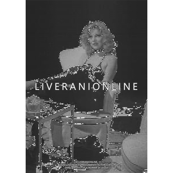 RETROSPETTIVA ABBE LANE ATTRICE NELLA FOTO ABBE LANE NELLA TRASMISSIONE TELEVISIVA “TE LA DO IO L\'AMERICA“ NELL\'ANNO 1981 AG ALDO LIVERANI SAS 