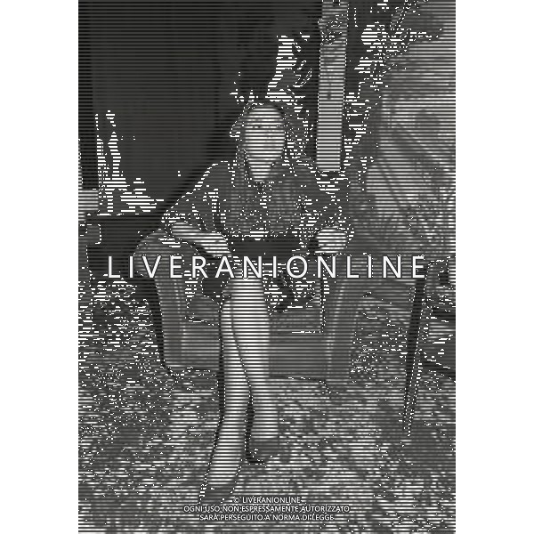 RETROSPETTIVA BARBARA DE ROSSI ATTRICE NELLA FOTO BARBARA DE ROSSI A MILANO TERRAZZA MARTINI NELL\'ANNO 1983 AG ALDO LIVERANI SAS