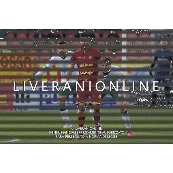 Stadio Nicola Ceravolo 4 Marzo 2023 Lega Pro 2022-2023 Catanzaro-Avellino In foto: Luca Verna contrastato da Benedetti ©Andrea Rosito / AGENZIA ALDO LIVERANI SAS