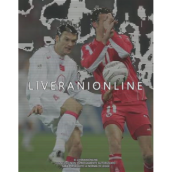 Berna 12 novembre 2005 Svizzera - Turchia play off qualificazioni mondiali Germania 2006 nella foto: Alpay Ozalan e Streller Marco foto Andry / Ag. Aldo Liverani