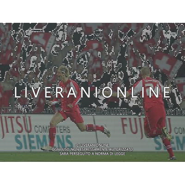 Berna 12 novembre 2005 Svizzera - Turchia play off qualificazioni mondiali Germania 2006 nella foto: esultanza di Behrami Valon e Senderos Philippe foto Andry / Ag. Aldo Liverani