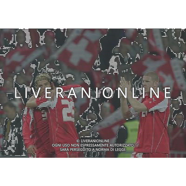 Berna 12 novembre 2005 Svizzera - Turchia play off qualificazioni mondiali Germania 2006 nella foto: esultanza di Behrami Valon e Senderos Philippe foto Andry / Ag. Aldo Liverani