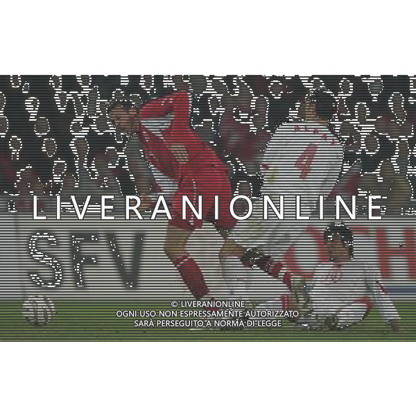 Berna 12 novembre 2005 Svizzera - Turchia play off qualificazioni mondiali Germania 2006 nella foto: Alpay Ozalan Streller Marco e Ibrahim Toraman foto Andry / Ag. Aldo Liverani