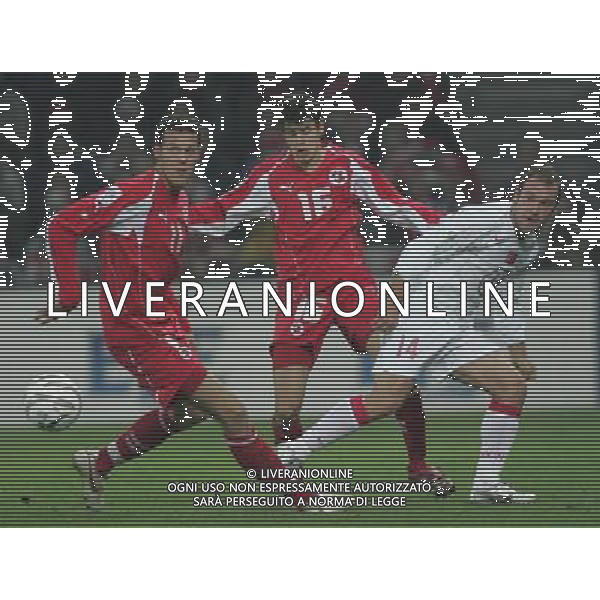 Berna 12 novembre 2005 Svizzera - Turchia play off qualificazioni mondiali Germania 2006 nella foto: Streller Marco Tranquillo Barnetta e Serkan Balci foto Andry / Ag. Aldo Liverani