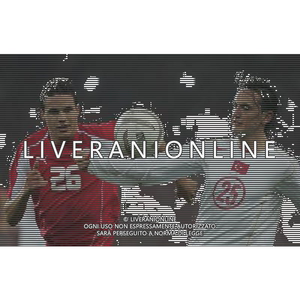 Berna 12 novembre 2005 Svizzera - Turchia play off qualificazioni mondiali Germania 2006 nella foto: Tuncay Sanli e Degen Philipp foto Andry / Ag. Aldo Liverani