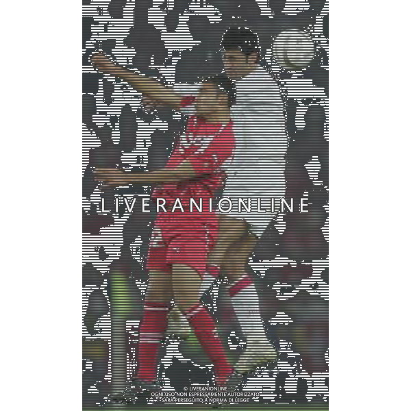 Berna 12 novembre 2005 Svizzera - Turchia play off qualificazioni mondiali Germania 2006 nella foto: Vonlanthen Johan e Selcuk Sahin foto Andry / Ag. Aldo Liverani