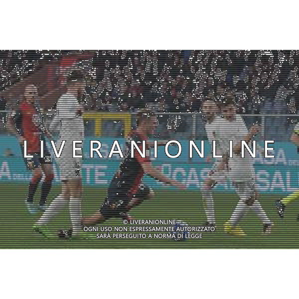 Stadio Luigi Ferraris, Genova Serie B 2022-2023 Genoa-Cosenza In foto: Fallo di D\'Urso su Guðmundsson FOTO ANDREA ROSITO-AG ALDO LIVERANI SAS