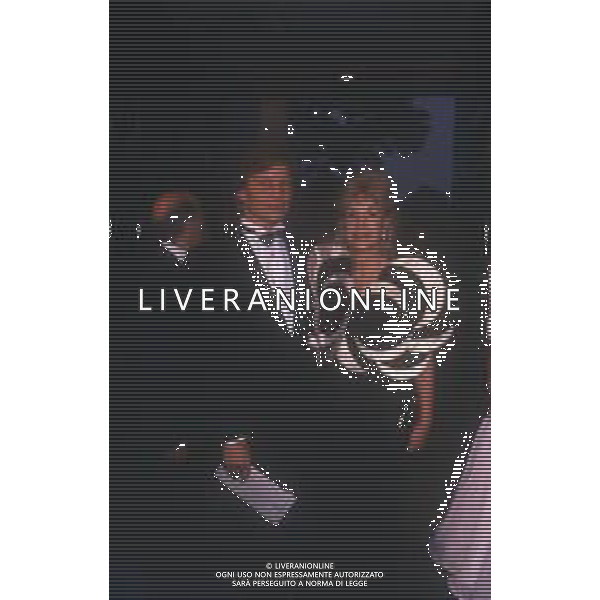 RETROSPETTIVA MICHAEL YORK ATTORE NELLA FOTO MICHAEL YORK E LA MOGLIE PATRICIA Mc CALLUM A MILANO NELL\'ANNO 1988 AG ALDO LIVERANI SAS 