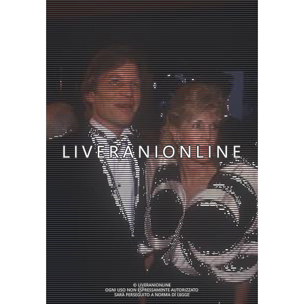 RETROSPETTIVA MICHAEL YORK ATTORE NELLA FOTO MICHAEL YORK E LA MOGLIE PATRICIA Mc CALLUM A MILANO NELL\'ANNO 1988 AG ALDO LIVERANI SAS 