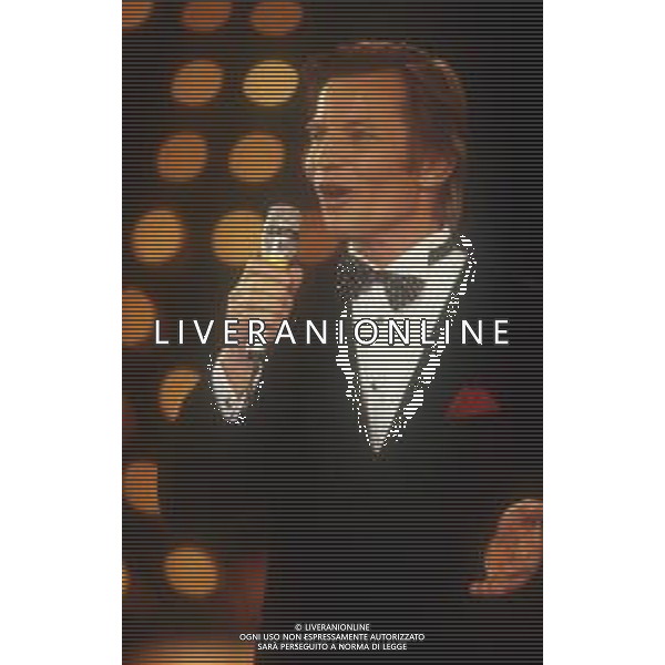 RETROSPETTIVA MICHAEL YORK ATTORE NELLA FOTO MICHAEL YORK OSPITE DELLA TRASMISSIONE TELEVISIVA “RAFFAELLA CARRA\' SHOW“A MILANO NELL\'ANNO 1988 AG ALDO LIVERANI SAS  