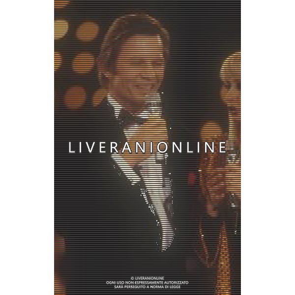 RETROSPETTIVA MICHAEL YORK ATTORE NELLA FOTO MICHAEL YORK OSPITE DELLA TRASMISSIONE TELEVISIVA “RAFFAELLA CARRA\' SHOW“A MILANO NELL\'ANNO 1988 AG ALDO LIVERANI SAS  