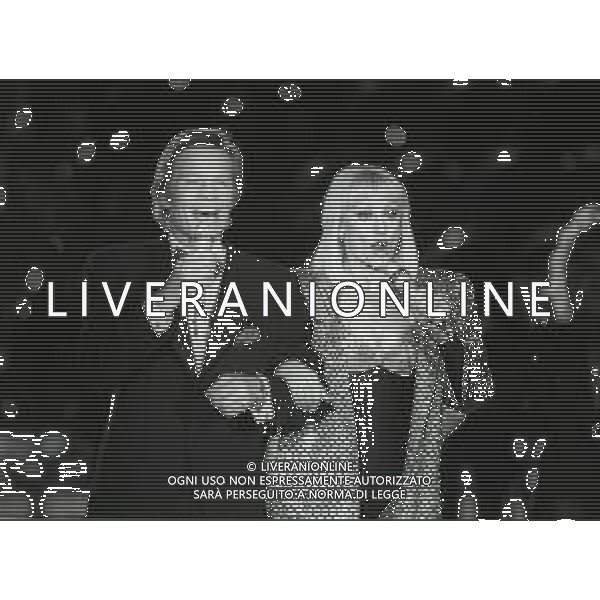 RETROSPETTIVA MICHAEL YORK ATTORE NELLA FOTO MICHAEL YORK OSPITE DELLA TRASMISSIONE TELEVISIVA “RAFFAELLA CARRA\' SHOW“A MILANO NELL\'ANNO 1988 AG ALDO LIVERANI SAS  