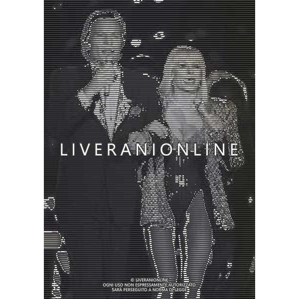 RETROSPETTIVA MICHAEL YORK ATTORE NELLA FOTO MICHAEL YORK OSPITE DELLA TRASMISSIONE TELEVISIVA “RAFFAELLA CARRA\' SHOW“A MILANO NELL\'ANNO 1988 AG ALDO LIVERANI SAS  