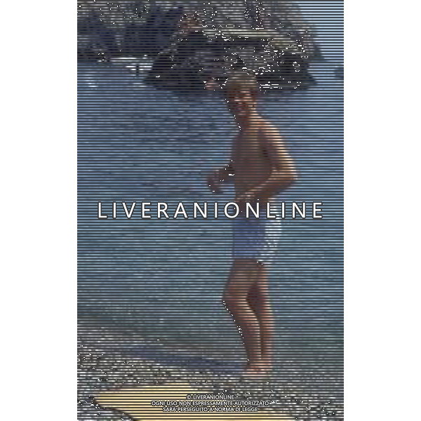 RETROSPETTIVA MICHAEL YORK ATTORE NELLA FOTO MICHAEL YORK A TAORMINA NELL\'ANNO 1975 AG ALDO LIVERANI SAS