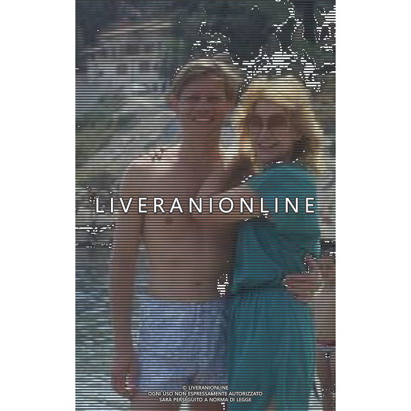 RETROSPETTIVA MICHAEL YORK ATTORE NELLA FOTO MICHAEL YORK E LA MOGLIE PATRICIA Mc CALLUM A TAORMINA NELL\'ANNO 1975 AG ALDO LIVERANI SAS