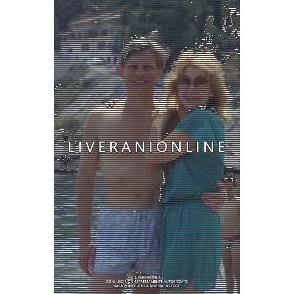 RETROSPETTIVA MICHAEL YORK ATTORE NELLA FOTO MICHAEL YORK E LA MOGLIE PATRICIA Mc CALLUM A TAORMINA NELL\'ANNO 1975 AG ALDO LIVERANI SAS