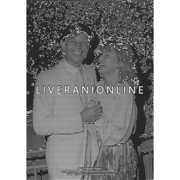 RETROSPETTIVA MICHAEL YORK ATTORE NELLA FOTO MICHAEL YORK E LA MOGLIE PATRICIA Mc CALLUM A TAORMINA NELL\'ANNO 1975 AG ALDO LIVERANI SAS