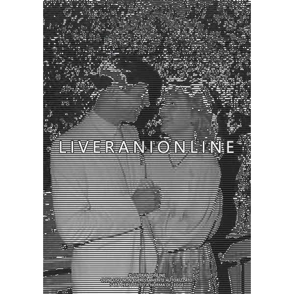 RETROSPETTIVA MICHAEL YORK ATTORE NELLA FOTO MICHAEL YORK E LA MOGLIE PATRICIA Mc CALLUM A TAORMINA NELL\'ANNO 1975 AG ALDO LIVERANI SAS