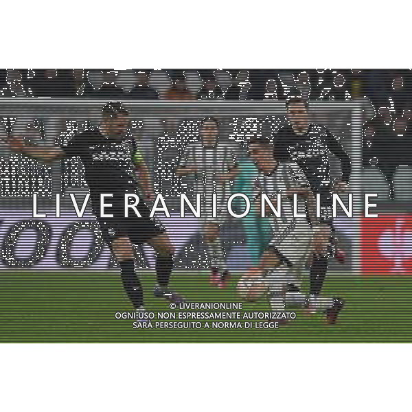 Torino 09.03.2023 Stadio Allianz Stadium ©Manuela Viganti/Agenzia Aldo Liverani Juventus vs Friburgo Europa League 2022/2023 Ottavi di Finale Nella foto: momento in cui angel di maria si sente tirare la coscia - infortunio ©Viganti / AGENZIA ALDO LIVERANI SAS