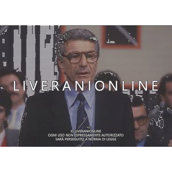 RETROSPETTIVA ALFREDO PIGNA GIORNALISTA E TELECRONISTA SPORTIVO NELLA FOTO ALFREDO PIGNA NELLA TRASMISSIONE TELEVISIVA “LA DOMENICA SPORTIVA“ NELL\'ANNO 1986 AG ALDO LIVERANI SAS 