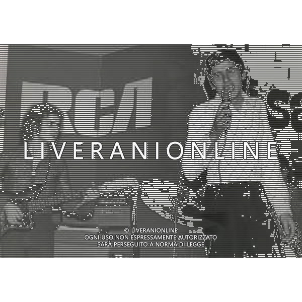 RETROSPETTIVA GIULIANO ILLIANI PSEUDONIMO DONATELLO CANTANTE NELLA FOTO GIULIANO ILLIANI CON GIANNI MORANDI FOTO GINO BALDAN-AG ALDO LIVERANI SAS   