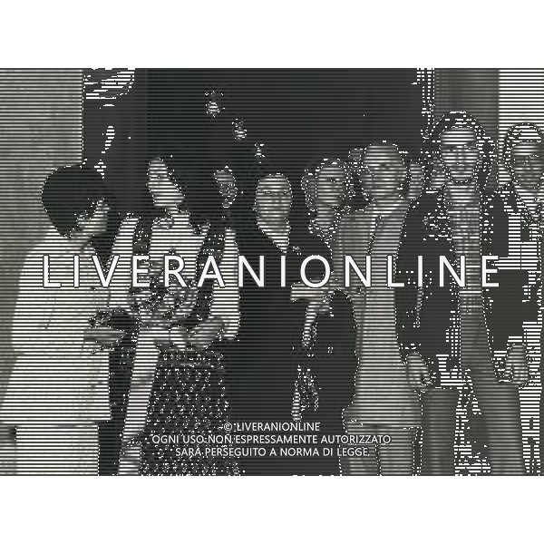 RETROSPETTIVA GIULIANO ILLIANI PSEUDONIMO DONATELLO CANTANTE NELLA FOTO GIULIANO ILLIANI CON LA MOGLIE ARMIDA STIVALA IL GIORNO DELLE NOZZE A FIRENZE NELL\'ANNO 1971 FOTO GINO BALDAN-AG ALDO LIVERANI SAS