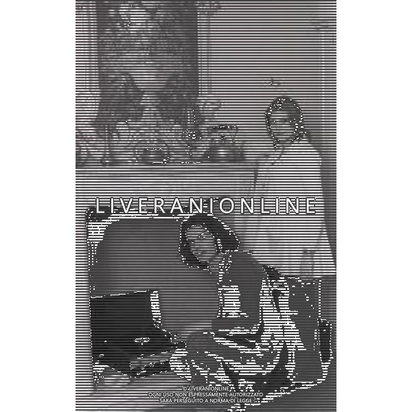 RETROSPETTIVA GIULIANO ILLIANI PSEUDONIMO DONATELLO CANTANTE NELLA FOTO GIULIANO ILLIANI CON LA MOGLIE ARMIDA STIVALA NELL\'ANNO 1973 FOTO GINO BALDAN-AG ALDO LIVERANI SAS