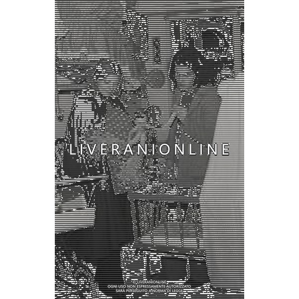RETROSPETTIVA GIULIANO ILLIANI PSEUDONIMO DONATELLO CANTANTE NELLA FOTO GIULIANO ILLIANI CON LA MOGLIE ARMIDA STIVALA NELL\'ANNO 1973 FOTO GINO BALDAN-AG ALDO LIVERANI SAS