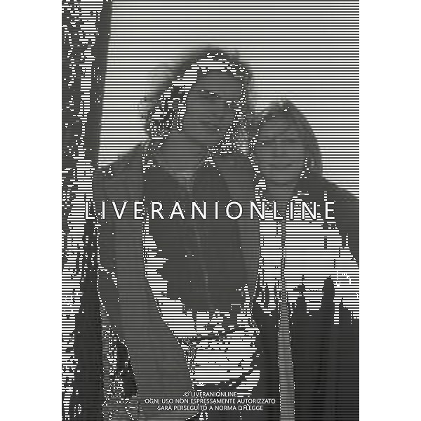 RETROSPETTIVA GIULIANO ILLIANI PSEUDONIMO DONATELLO CANTANTE NELLA FOTO GIULIANO ILLIANI CON LA MOGLIE ARMIDA STIVALA NELL\'ANNO 1973 FOTO GINO BALDAN-AG ALDO LIVERANI SAS