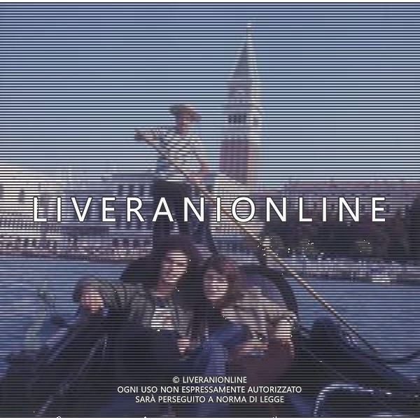 RETROSPETTIVA GIULIANO ILLIANI PSEUDONIMO DONATELLO CANTANTE NELLA FOTO GIULIANO ILLIANI CON LA MOGLIE ARMIDA STIVALA NELL\'ANNO 1973 A VENEZIA PER LA PRESENTAZIONE DEL FILM“DIARIO DI UN ITALIANO“ FOTO GINO BALDAN-AG ALDO LIVERANI SAS  