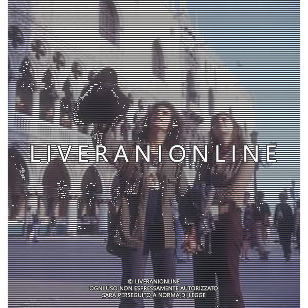 RETROSPETTIVA GIULIANO ILLIANI PSEUDONIMO DONATELLO CANTANTE NELLA FOTO GIULIANO ILLIANI CON LA MOGLIE ARMIDA STIVALA NELL\'ANNO 1973 A VENEZIA PER LA PRESENTAZIONE DEL FILM“DIARIO DI UN ITALIANO“ FOTO GINO BALDAN-AG ALDO LIVERANI SAS  